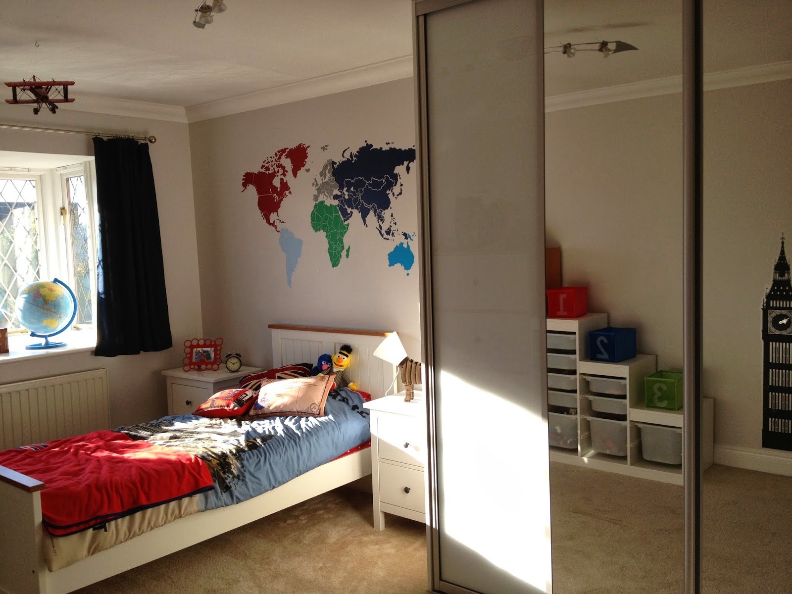 Harrys Travel themed boys bedroom.