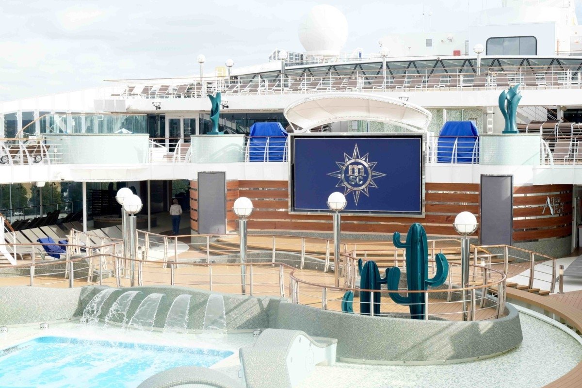 Cruise MSC Preziosa deck pool