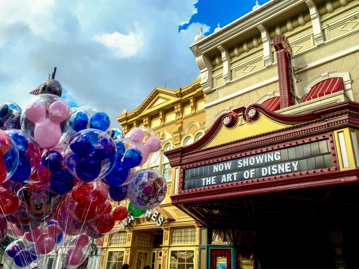 Disney balloons and the art of Disney photo in magic kingdom