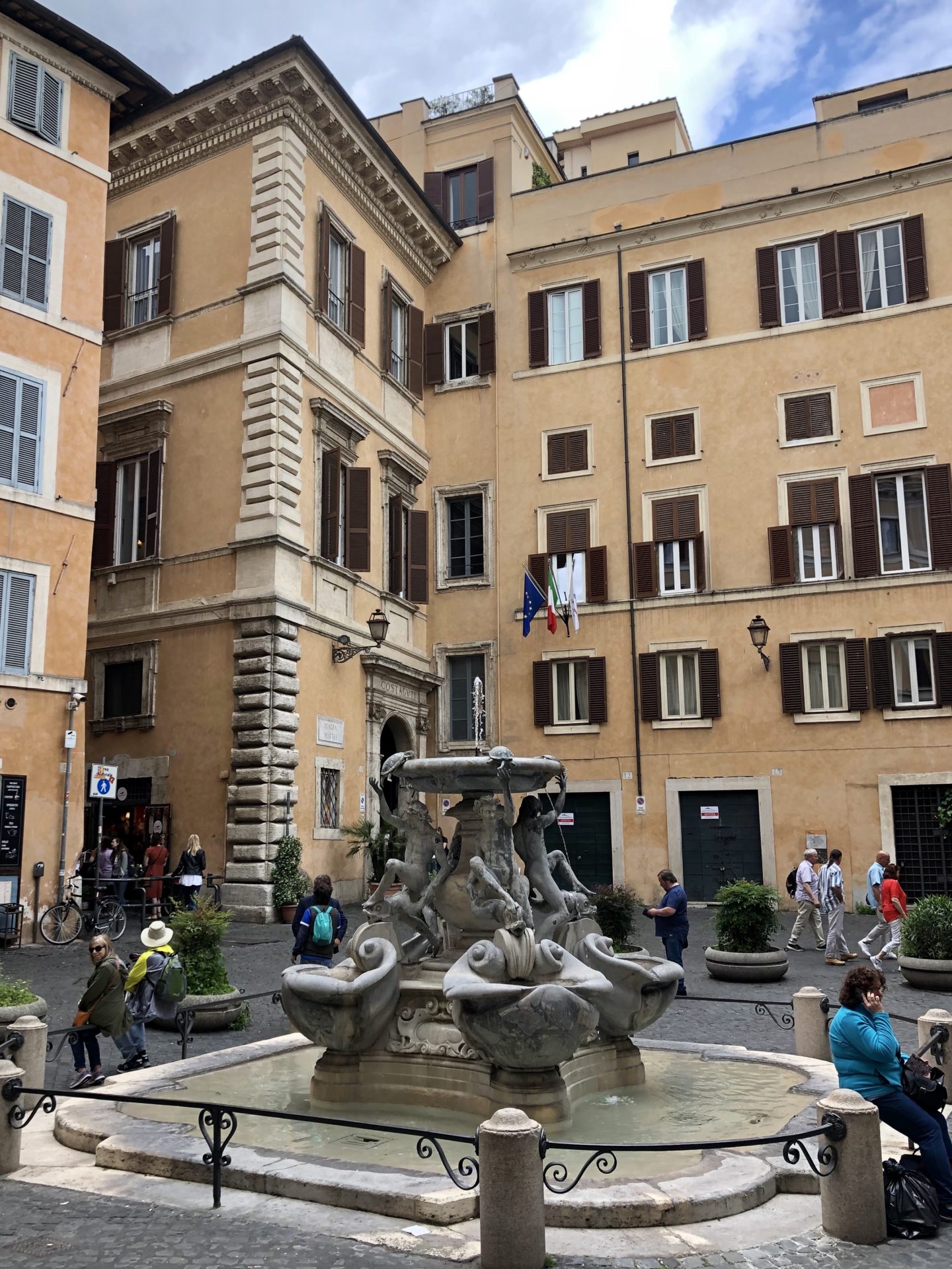 The Turtle fountain is in Piazza Mattei and was one of many fountains in Rome it is also said to be the first drinkable Jewish fountain in the area. 